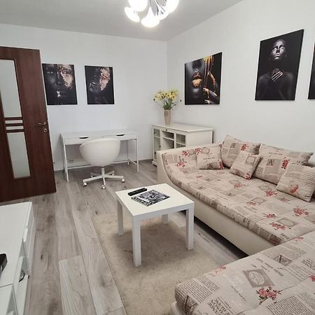White Glamour Бузау Екстериор снимка